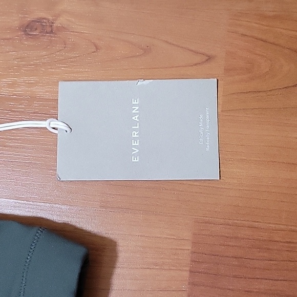 Everlane The Perform Bra in Pine•XS - Picture 10 of 13